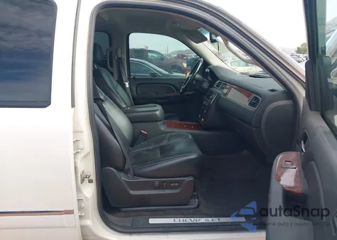 2009 Chevrolet Suburban 1500 Ltz из США, поврежденный, VIN 1GNFC36019R167610